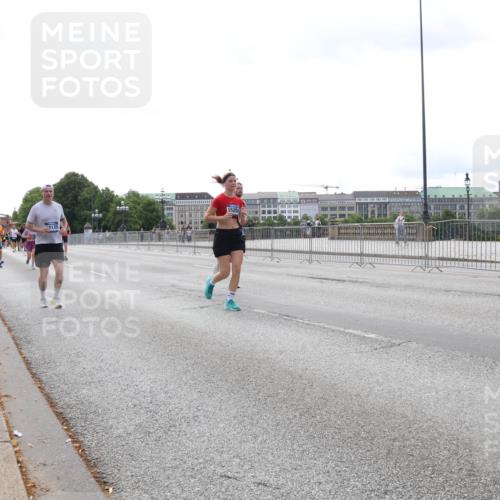 29.06.2025 - hella hamburg halbmarathon Lena Gebhardt http://msf.ph/oto/8425346 29.06.2025 10:28:45 Lombardsbrücke 125, 1525, 1518, 1557, 1869, 3445, 3717, 4161, 4362, 4700, 4834, 4982, 5167, 5249, 5250, 5718, 5903, 5939, 6102, 6418, 7169, 7667, 7980, 8327, 8560, 9642, 9716, 9855, 10068, 10434, 12442, 13045, 13296, 13400, 14205, 15143, 15256, 15452, 15453, 16125, 16643, 18293, 18604, 19180 meine-sportfotos.de