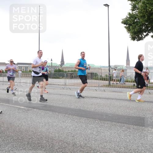 29.06.2025 - hella hamburg halbmarathon Lena Gebhardt http://msf.ph/oto/8425351 29.06.2025 10:53:32 Lombardsbrücke 8906, 11489, 1340, 1709, 1753, 1900, 1906, 1984, 2065, 2409, 2429, 3055, 3226, 4195, 4595, 4626, 4801, 5428, 5562, 5815, 5856, 5857, 6039, 6041, 6044, 6273, 6306, 6913, 6996, 7039, 7068, 7483, 7537, 7611, 7876, 7890, 8189, 8212, 8414, 8515, 8906, 9077, 9456, 9531, 9685, 9764, 9771, 9785, 10043, 10175, 10490, 10661, 12193, 12219, 12700, 13489, 13916, 13917, 14038, 16137 meine-sportfotos.de