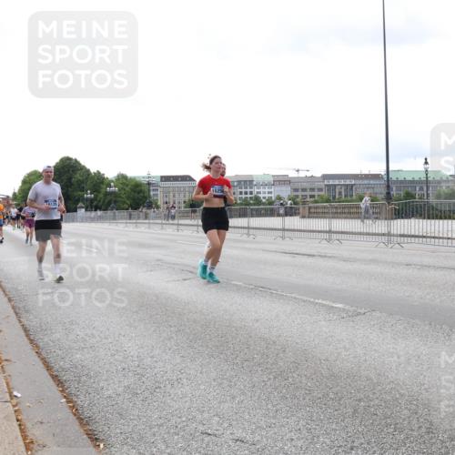 29.06.2025 - hella hamburg halbmarathon Lena Gebhardt http://msf.ph/oto/8425359 29.06.2025 10:28:45 Lombardsbrücke 16125, 1518, 1557, 1869, 3445, 3717, 4161, 4362, 4700, 4834, 4982, 5167, 5249, 5250, 5718, 5903, 5939, 6102, 6418, 7169, 7667, 7980, 8327, 8560, 9642, 9716, 9855, 10068, 10434, 12442, 13045, 13296, 13400, 14205, 15143, 15256, 15452, 15453, 16125, 16643, 18293, 18604, 19180 meine-sportfotos.de