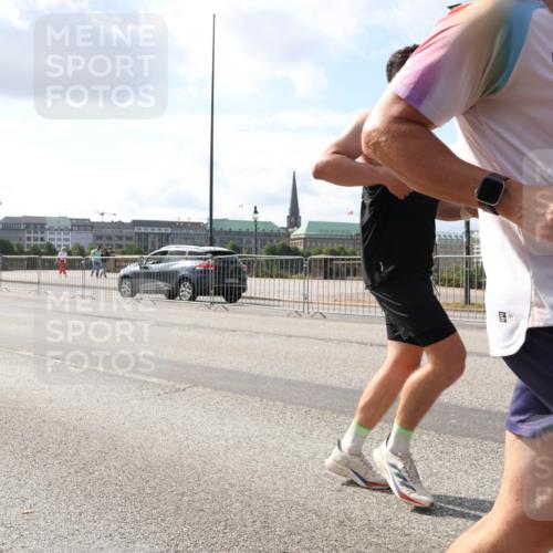 29.06.2025 - hella hamburg halbmarathon Lena Gebhardt http://msf.ph/oto/8425366 29.06.2025 09:52:31 Lombardsbrücke 173, 1057, 1139, 1169, 1176, 1220, 1415, 1468, 1512, 1604, 1613, 1631, 1763, 2189, 3109, 3124, 3305, 3618, 3852, 4080, 4497, 4565, 4871, 4915, 5007, 5011, 5231, 5336, 5477, 5690, 6373, 6550, 6711, 7067, 7191, 7432, 7451, 7710, 7843, 7865, 7961, 8564, 8852, 9348, 9444, 9547, 9659, 10493, 10741, 10796, 11062, 11495, 11679, 11779, 11821, 12046, 12438, 12772, 13403, 13614, 13728, 14257 meine-sportfotos.de