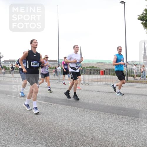 29.06.2025 - hella hamburg halbmarathon Lena Gebhardt http://msf.ph/oto/8425371 29.06.2025 10:53:32 Lombardsbrücke 10175, 8906, 8515, 8212, 6521, 1148, 1340, 1709, 1753, 1900, 1906, 1984, 2065, 2409, 2429, 3055, 3226, 4195, 4595, 4626, 4801, 5428, 5562, 5815, 5856, 5857, 6039, 6041, 6044, 6273, 6306, 6913, 6996, 7039, 7068, 7483, 7537, 7611, 7876, 7890, 8189, 8212, 8414, 8515, 8906, 9077, 9456, 9531, 9685, 9764, 9771, 9785, 10043, 10175, 10490, 10661, 12193, 12219, 12700, 13489, 13916, 13917, 14038, 16137 meine-sportfotos.de