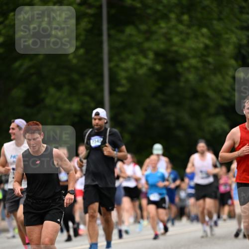 29.06.2025 - hella hamburg halbmarathon Dr. Thomas Lammeyer http://msf.ph/oto/8425380 29.06.2025 10:50:00 Kennedybrücke 1085, 1465, 1774, 2550, 2657, 2664, 2779, 2846, 2954, 2965, 3357, 3377, 3879, 3993, 4119, 4820, 5108, 5190, 5339, 5703, 5914, 6763, 7699, 7859, 7912, 8272, 8594, 9536, 10562, 10727, 11119, 11332 meine-sportfotos.de