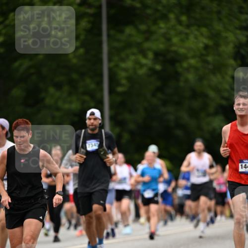 29.06.2025 - hella hamburg halbmarathon Dr. Thomas Lammeyer http://msf.ph/oto/8425401 29.06.2025 10:50:00 Kennedybrücke 1085, 1465, 1774, 2550, 2657, 2664, 2779, 2846, 2954, 2965, 3357, 3377, 3879, 3993, 4119, 4820, 5108, 5190, 5339, 5703, 5914, 6763, 7699, 7859, 7912, 8272, 8594, 9536, 10562, 10727, 11119, 11332 meine-sportfotos.de