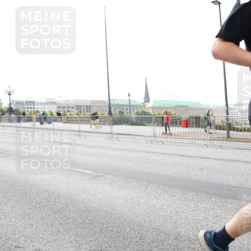 29.06.2025 - hella hamburg halbmarathon Lena Gebhardt http://msf.ph/oto/8425410 29.06.2025 10:06:26 Lombardsbrücke 385, 63, 1245, 1766, 1842, 3062, 4542, 4666, 4868, 5431, 5807, 5951, 6014, 6314, 6664, 7138, 7741, 8051, 8290, 8316, 9361, 9560, 10214, 10297, 10736, 10781, 10886, 12371, 13042, 13054, 13475, 13481, 13863, 14369, 14607, 14987, 15113, 15145, 15229, 15377, 15462, 15537, 15766, 15772, 15858, 16441, 16687, 16933, 17059, 17239, 17746, 18042, 18381, 18575, 18577, 18652, 18768, 18828, 18857, 18910, 18913, 18966 meine-sportfotos.de