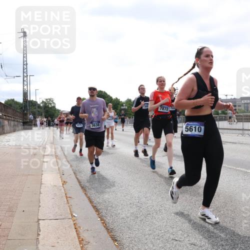 29.06.2025 - hella hamburg halbmarathon Lena Gebhardt http://msf.ph/oto/8425418 29.06.2025 10:43:23 Lombardsbrücke 9976, 3638, 1260, 1368, 7872, 1368, 5610, 4302, 1023, 1149, 1155, 1400, 1467, 1788, 1816, 1878, 2103, 2158, 2267, 2361, 2450, 2971, 3074, 3238, 3329, 3390, 3518, 3638, 3764, 4056, 4177, 4302, 4367, 4680, 4866, 5067, 5214, 5268, 5370, 5610, 5720, 5755, 5967, 6012, 6096, 6226, 6440, 6931, 7043, 7197, 7461, 7504, 7872, 7926, 8135, 8184, 8233, 8408, 8435, 8504, 8795, 8991, 9072, 9304, 9378, 9639, 9641, 9644, 9831, 9976, 10083, 10180, 10200, 10202, 13049 meine-sportfotos.de