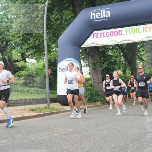29.06.2025 - hella hamburg halbmarathon KatJ http://msf.ph/oto/8425429 29.06.2025 10:39:22 Zwischen KM18-KM19 4635, 6776, 7409 meine-sportfotos.de