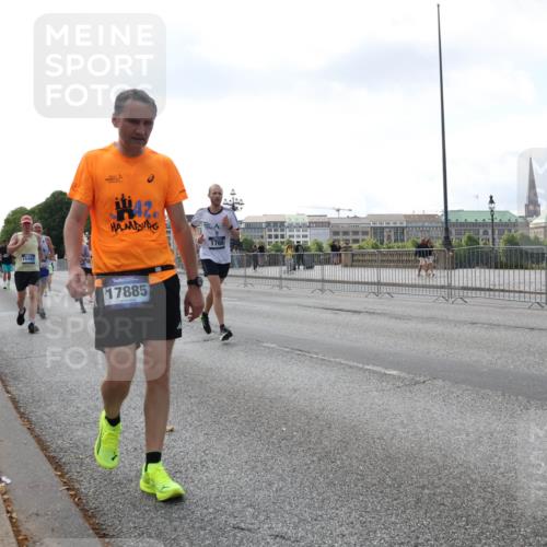 29.06.2025 - hella hamburg halbmarathon Lena Gebhardt http://msf.ph/oto/8425440 29.06.2025 10:06:27 Lombardsbrücke 15462, 42, 1766, 17885, 1245, 1766, 3062, 4542, 4666, 4868, 5431, 5807, 5951, 6014, 6314, 6664, 7138, 7741, 8051, 8290, 8316, 9361, 9560, 10214, 10297, 10736, 10781, 10886, 12371, 13042, 13054, 13475, 13481, 13863, 14369, 14607, 14987, 15113, 15145, 15229, 15377, 15462, 15537, 15766, 15772, 15858, 16441, 16687, 16692, 16933, 17059, 17239, 17746, 18042, 18381, 18575, 18577, 18652, 18768, 18828, 18910, 18913, 18966 meine-sportfotos.de