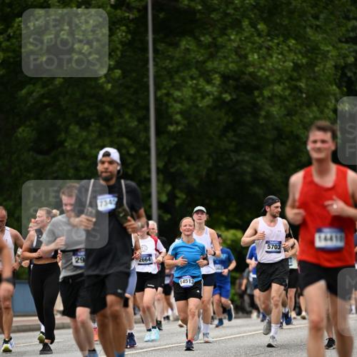 29.06.2025 - hella hamburg halbmarathon Dr. Thomas Lammeyer http://msf.ph/oto/8425442 29.06.2025 10:50:01 Kennedybrücke 1060, 1085, 1465, 2550, 2657, 2664, 2779, 2846, 2954, 2965, 3357, 3377, 3879, 3993, 4119, 4820, 5108, 5190, 5339, 5703, 5914, 6393, 6763, 6980, 7699, 7859, 7912, 8272, 8594, 9536, 10562, 10727, 11119, 11332 meine-sportfotos.de