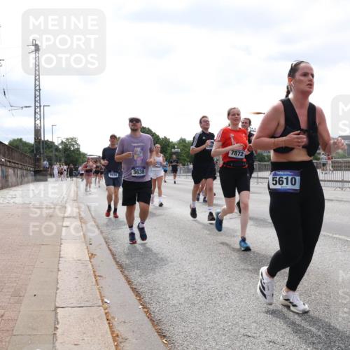 29.06.2025 - hella hamburg halbmarathon Lena Gebhardt http://msf.ph/oto/8425449 29.06.2025 10:43:23 Lombardsbrücke 3638, 9976, 26, 7872, 5610, 43, 1023, 1149, 1155, 1400, 1467, 1788, 1816, 1878, 2103, 2158, 2267, 2361, 2450, 2971, 3074, 3238, 3329, 3390, 3518, 3638, 3764, 4056, 4177, 4302, 4367, 4680, 4866, 5067, 5214, 5268, 5370, 5610, 5720, 5755, 5967, 6012, 6096, 6226, 6440, 6931, 7043, 7197, 7461, 7504, 7872, 7926, 8135, 8184, 8233, 8408, 8435, 8504, 8795, 8991, 9072, 9304, 9378, 9639, 9641, 9644, 9831, 9976, 10083, 10180, 10200, 10202, 13049 meine-sportfotos.de