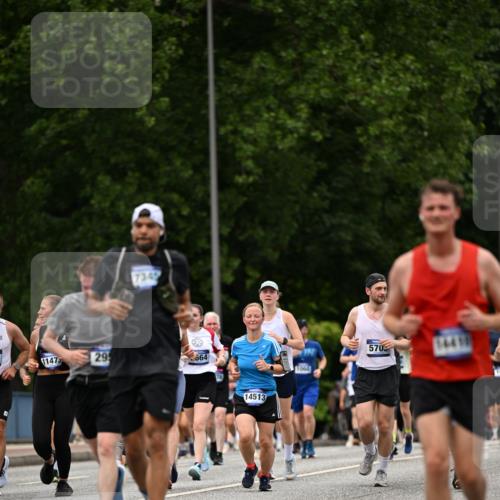 29.06.2025 - hella hamburg halbmarathon Dr. Thomas Lammeyer http://msf.ph/oto/8425453 29.06.2025 10:50:01 Kennedybrücke 1060, 1085, 1465, 2550, 2657, 2664, 2779, 2846, 2954, 2965, 3357, 3377, 3879, 3993, 4119, 4820, 5108, 5190, 5339, 5703, 5914, 6393, 6763, 6980, 7699, 7859, 7912, 8272, 8594, 9536, 10562, 10727, 11119, 11332 meine-sportfotos.de