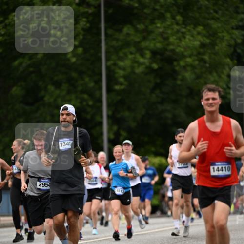 29.06.2025 - hella hamburg halbmarathon Dr. Thomas Lammeyer http://msf.ph/oto/8425462 29.06.2025 10:50:01 Kennedybrücke 1060, 1085, 1465, 2550, 2657, 2664, 2779, 2846, 2954, 2965, 3357, 3377, 3879, 3993, 4119, 4820, 5108, 5190, 5339, 5703, 5914, 6393, 6763, 6980, 7699, 7859, 7912, 8272, 8594, 9536, 10562, 10727, 11119, 11332 meine-sportfotos.de