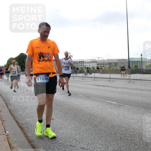 29.06.2025 - hella hamburg halbmarathon Lena Gebhardt http://msf.ph/oto/8425474 29.06.2025 10:06:27 Lombardsbrücke 15462, 17885, 1766, 1245, 1766, 3062, 4542, 4666, 4868, 5431, 5807, 5951, 6014, 6314, 6664, 7138, 7741, 8051, 8290, 8316, 9361, 9560, 10214, 10297, 10736, 10781, 10886, 12371, 13042, 13054, 13475, 13481, 13863, 14369, 14607, 14987, 15113, 15145, 15229, 15377, 15462, 15537, 15766, 15772, 15858, 16441, 16687, 16692, 16933, 17059, 17239, 17746, 18042, 18381, 18575, 18577, 18652, 18768, 18828, 18910, 18913, 18966 meine-sportfotos.de