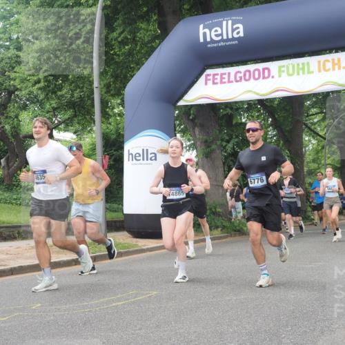 29.06.2025 - hella hamburg halbmarathon KatJ http://msf.ph/oto/8425486 29.06.2025 10:39:22 Zwischen KM18-KM19 4635, 6776, 7409 meine-sportfotos.de
