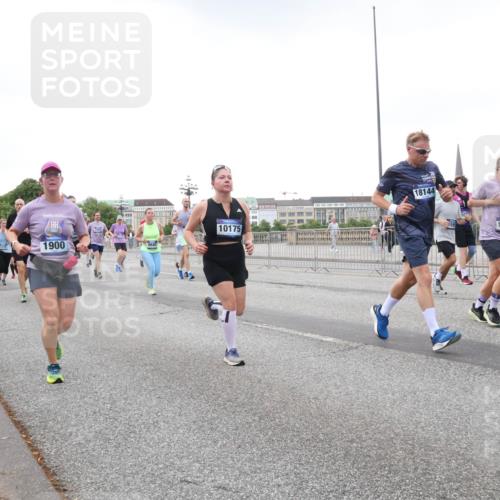 29.06.2025 - hella hamburg halbmarathon Lena Gebhardt http://msf.ph/oto/8425491 29.06.2025 10:53:33 Lombardsbrücke 12082, 10043, 18144, 10175, 1900, 1148, 1340, 1709, 1753, 1900, 1906, 1984, 2065, 2079, 2409, 2429, 3055, 3226, 4195, 4595, 4626, 4801, 5428, 5430, 5562, 5815, 5856, 5857, 6039, 6041, 6044, 6273, 6306, 6913, 6996, 7039, 7068, 7483, 7537, 7611, 7876, 7890, 8189, 8212, 8414, 8515, 8906, 9077, 9456, 9531, 9685, 9764, 9771, 9785, 10043, 10175, 10490, 10661, 12193, 12219, 12700, 13489, 13916, 13917, 14038, 16137 meine-sportfotos.de