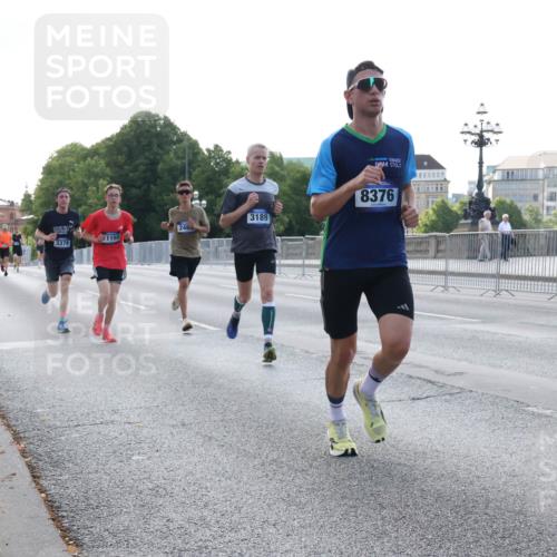 29.06.2025 - hella hamburg halbmarathon Lena Gebhardt http://msf.ph/oto/8425501 29.06.2025 09:43:48 Lombardsbrücke 248, 3379, 1150, 3189, 8376, 1271, 1953, 2075, 2180, 2203, 2483, 3189, 3379, 5308, 6090, 7380, 8318, 8376, 9804, 10222, 10351, 11150, 13383, 13941, 15023, 15136, 17040, 17893, 18763, 18832 meine-sportfotos.de