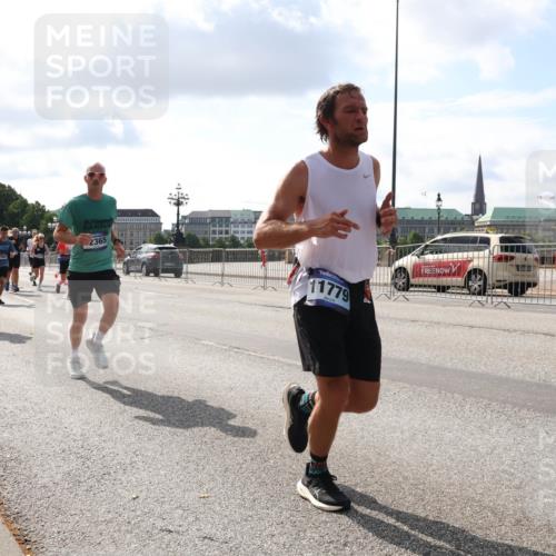29.06.2025 - hella hamburg halbmarathon Lena Gebhardt http://msf.ph/oto/8425509 29.06.2025 09:52:32 Lombardsbrücke 2365, 11779, 1057, 1070, 1139, 1163, 1169, 1176, 1220, 1415, 1468, 1512, 1604, 1613, 1631, 1763, 2189, 3109, 3124, 3305, 3618, 3852, 4080, 4497, 4565, 4871, 4915, 5007, 5011, 5231, 5336, 5477, 5690, 6373, 6550, 6711, 7067, 7191, 7432, 7451, 7710, 7843, 7865, 7961, 8564, 8852, 9348, 9444, 9547, 9659, 10493, 10741, 10796, 11062, 11495, 11679, 11779, 11821, 12046, 12772, 13403, 13614, 13728, 14257 meine-sportfotos.de