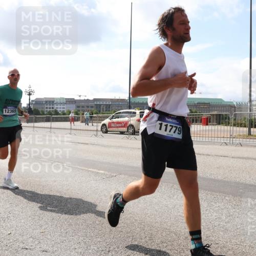 29.06.2025 - hella hamburg halbmarathon Lena Gebhardt http://msf.ph/oto/8425527 29.06.2025 09:52:32 Lombardsbrücke 403, 7961, 12365, 11779, 1057, 1070, 1139, 1163, 1169, 1176, 1220, 1415, 1468, 1512, 1604, 1613, 1631, 1763, 2189, 3109, 3124, 3305, 3618, 3852, 4080, 4497, 4565, 4871, 4915, 5007, 5011, 5231, 5336, 5477, 5690, 6373, 6550, 6711, 7067, 7191, 7432, 7451, 7710, 7843, 7865, 7961, 8564, 8852, 9348, 9444, 9547, 9659, 10493, 10741, 10796, 11062, 11495, 11679, 11779, 11821, 12046, 12772, 13403, 13614, 13728, 14257 meine-sportfotos.de