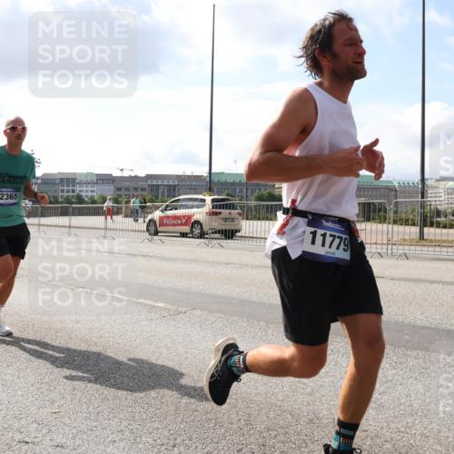 29.06.2025 - hella hamburg halbmarathon Lena Gebhardt http://msf.ph/oto/8425544 29.06.2025 09:52:32 Lombardsbrücke 12365, 11779, 1057, 1070, 1139, 1163, 1169, 1176, 1220, 1415, 1468, 1512, 1604, 1613, 1631, 1763, 2189, 3109, 3124, 3305, 3618, 3852, 4080, 4497, 4565, 4871, 4915, 5007, 5011, 5231, 5336, 5477, 5690, 6373, 6550, 6711, 7067, 7191, 7432, 7451, 7710, 7843, 7865, 7961, 8564, 8852, 9348, 9444, 9547, 9659, 10493, 10741, 10796, 11062, 11495, 11679, 11779, 11821, 12046, 12772, 13403, 13614, 13728, 14257 meine-sportfotos.de