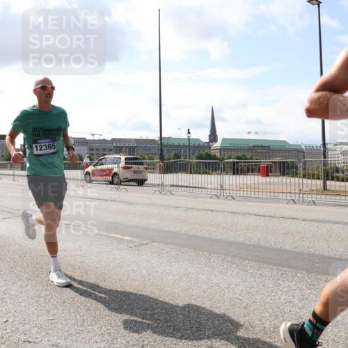 29.06.2025 - hella hamburg halbmarathon Lena Gebhardt http://msf.ph/oto/8425559 29.06.2025 09:52:33 Lombardsbrücke 12365, 1177, 1057, 1070, 1139, 1163, 1169, 1176, 1220, 1415, 1468, 1512, 1604, 1613, 1631, 1763, 2189, 3109, 3124, 3305, 3618, 3852, 4080, 4277, 4497, 4565, 4691, 4871, 4915, 4933, 5007, 5011, 5336, 5477, 5690, 6373, 6550, 6711, 7067, 7191, 7325, 7432, 7451, 7599, 7710, 7843, 7865, 7961, 8564, 8852, 9348, 9444, 9547, 9659, 10493, 10741, 10796, 11062, 11495, 11679, 11779, 11821, 12046, 12772, 13403, 13614, 13728, 14257 meine-sportfotos.de