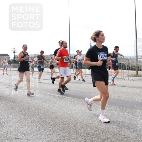 29.06.2025 - hella hamburg halbmarathon Lena Gebhardt http://msf.ph/oto/8425569 29.06.2025 10:19:19 Lombardsbrücke 080, 16631, 18568, 2311, 16142, 1145, 1332, 1349, 1534, 1708, 1718, 1755, 2017, 2096, 2311, 2589, 2795, 2802, 2812, 2895, 2993, 2995, 3026, 3105, 3118, 3446, 3631, 4718, 4722, 4845, 4979, 5034, 5035, 5080, 5098, 5123, 5178, 5323, 5429, 5449, 5849, 6194, 6249, 6413, 6444, 6477, 6482, 6542, 6736, 6939, 7143, 7252, 8537, 8575, 8761, 8778, 8780, 9252, 9270, 9272, 9549, 9652, 9756, 9757, 9856, 10037, 10039, 10124, 10129, 10467, 10540, 10816 meine-sportfotos.de