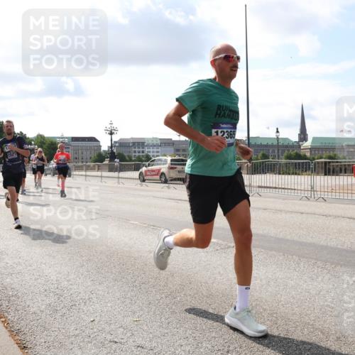 29.06.2025 - hella hamburg halbmarathon Lena Gebhardt http://msf.ph/oto/8425577 29.06.2025 09:52:33 Lombardsbrücke 1079, 12365, 1057, 1070, 1139, 1163, 1169, 1176, 1220, 1415, 1468, 1512, 1604, 1613, 1631, 1763, 2189, 3109, 3124, 3305, 3618, 3852, 4080, 4277, 4497, 4565, 4691, 4871, 4915, 4933, 5007, 5011, 5336, 5477, 5690, 6373, 6550, 6711, 7067, 7191, 7325, 7432, 7451, 7599, 7710, 7843, 7865, 7961, 8564, 8852, 9348, 9444, 9547, 9659, 10493, 10741, 10796, 11062, 11495, 11679, 11779, 11821, 12046, 12772, 13403, 13614, 13728, 14257 meine-sportfotos.de