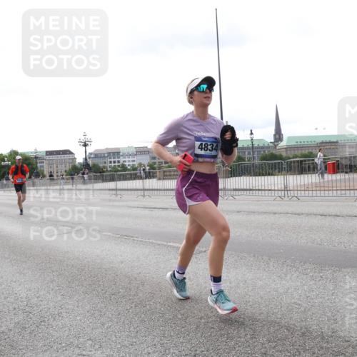 29.06.2025 - hella hamburg halbmarathon Lena Gebhardt http://msf.ph/oto/8425582 29.06.2025 10:28:50 Lombardsbrücke 8560, 4834, 1518, 1557, 1869, 3717, 4161, 4362, 4700, 4834, 4982, 5167, 5249, 5250, 5718, 5903, 5939, 6102, 6418, 7169, 7980, 8560, 9642, 9716, 9855, 10068, 10434, 12099, 12442, 13400, 14205, 15143, 15256, 15452, 15453, 16125, 16643, 18293, 18604, 19180 meine-sportfotos.de