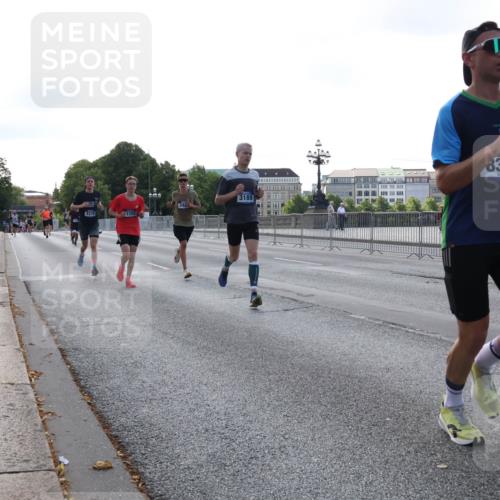 29.06.2025 - hella hamburg halbmarathon Lena Gebhardt http://msf.ph/oto/8425590 29.06.2025 09:43:48 Lombardsbrücke 3189, 3379, 1150, 8376, 1271, 1953, 2075, 2180, 2203, 2483, 3189, 3379, 5308, 6090, 7380, 8318, 8376, 9804, 10222, 10351, 11150, 13383, 13941, 15023, 15136, 17040, 17893, 18763, 18832 meine-sportfotos.de