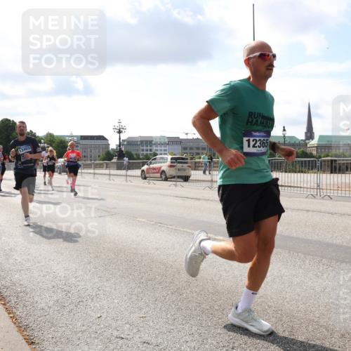 29.06.2025 - hella hamburg halbmarathon Lena Gebhardt http://msf.ph/oto/8425597 29.06.2025 09:52:33 Lombardsbrücke 13403, 12365, 1057, 1070, 1139, 1163, 1169, 1176, 1220, 1415, 1468, 1512, 1604, 1613, 1631, 1763, 2189, 3109, 3124, 3305, 3618, 3852, 4080, 4277, 4497, 4565, 4691, 4871, 4915, 4933, 5007, 5011, 5336, 5477, 5690, 6373, 6550, 6711, 7067, 7191, 7325, 7432, 7451, 7599, 7710, 7843, 7865, 7961, 8564, 8852, 9348, 9444, 9547, 9659, 10493, 10741, 10796, 11062, 11495, 11679, 11779, 11821, 12046, 12772, 13403, 13614, 13728, 14257 meine-sportfotos.de