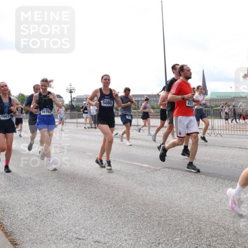 29.06.2025 - hella hamburg halbmarathon Lena Gebhardt http://msf.ph/oto/8425598 29.06.2025 10:19:19 Lombardsbrücke 16142, 6542, 1663, 5080, 231, 1145, 1332, 1349, 1534, 1708, 1718, 1755, 2017, 2096, 2311, 2589, 2795, 2802, 2812, 2895, 2993, 2995, 3026, 3105, 3118, 3446, 3631, 4718, 4722, 4845, 4979, 5034, 5035, 5080, 5098, 5123, 5178, 5323, 5429, 5449, 5849, 6194, 6249, 6413, 6444, 6477, 6482, 6542, 6736, 6939, 7143, 7252, 8537, 8575, 8761, 8778, 8780, 9252, 9270, 9272, 9549, 9652, 9756, 9757, 9856, 10037, 10039, 10124, 10129, 10467, 10540, 10816 meine-sportfotos.de