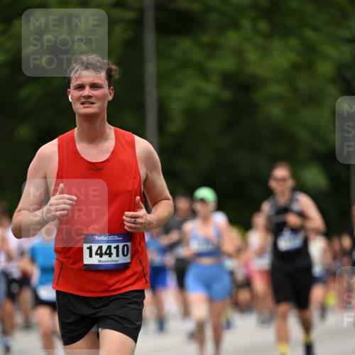 29.06.2025 - hella hamburg halbmarathon Dr. Thomas Lammeyer http://msf.ph/oto/8425599 29.06.2025 10:50:04 Kennedybrücke 1060, 1085, 1465, 1854, 2217, 2657, 2664, 2846, 2954, 2965, 3357, 3377, 3879, 3993, 4099, 4102, 4119, 4820, 5108, 5190, 5339, 5703, 5914, 6393, 6763, 6980, 7699, 7912, 8272, 8594, 9536, 10562, 11119, 11332 meine-sportfotos.de