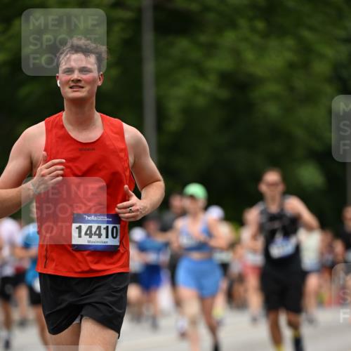 29.06.2025 - hella hamburg halbmarathon Dr. Thomas Lammeyer http://msf.ph/oto/8425605 29.06.2025 10:50:04 Kennedybrücke 1060, 1085, 1465, 1854, 2217, 2657, 2664, 2846, 2954, 2965, 3357, 3377, 3879, 3993, 4099, 4102, 4119, 4820, 5108, 5190, 5339, 5703, 5914, 6393, 6763, 6980, 7699, 7912, 8272, 8594, 9536, 10562, 11119, 11332 meine-sportfotos.de