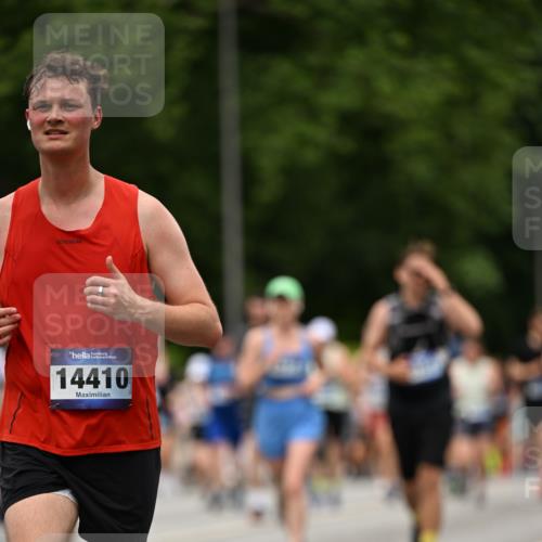 29.06.2025 - hella hamburg halbmarathon Dr. Thomas Lammeyer http://msf.ph/oto/8425615 29.06.2025 10:50:04 Kennedybrücke 1060, 1085, 1465, 1854, 2217, 2657, 2664, 2846, 2954, 2965, 3357, 3377, 3879, 3993, 4099, 4102, 4119, 4820, 5108, 5190, 5339, 5703, 5914, 6393, 6763, 6980, 7699, 7912, 8272, 8594, 9536, 10562, 11119, 11332 meine-sportfotos.de