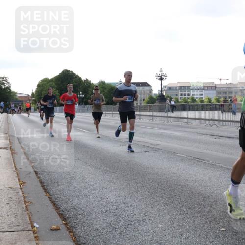 29.06.2025 - hella hamburg halbmarathon Lena Gebhardt http://msf.ph/oto/8425621 29.06.2025 09:43:49 Lombardsbrücke 189, 11150, 2483, 3379, 8376, 1271, 1953, 2075, 2180, 2203, 2483, 3189, 3379, 5308, 6090, 7380, 8318, 8376, 9804, 10222, 10351, 11150, 13383, 13606, 13941, 15023, 15136, 17040, 17893, 18763, 18832 meine-sportfotos.de
