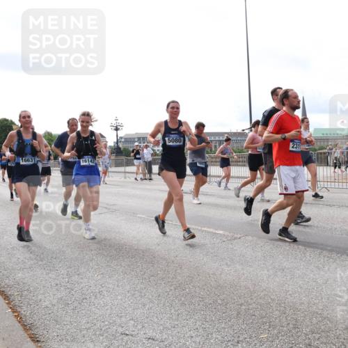 29.06.2025 - hella hamburg halbmarathon Lena Gebhardt http://msf.ph/oto/8425628 29.06.2025 10:19:19 Lombardsbrücke 6542, 16631, 761, 15780, 16142, 5080, 231190, 1145, 1332, 1349, 1534, 1708, 1718, 1755, 2017, 2096, 2311, 2589, 2795, 2802, 2812, 2895, 2993, 2995, 3026, 3105, 3118, 3446, 3631, 4718, 4722, 4845, 4979, 5034, 5035, 5080, 5098, 5123, 5178, 5323, 5429, 5449, 5849, 6194, 6249, 6413, 6444, 6477, 6482, 6542, 6736, 6939, 7143, 7252, 8537, 8575, 8761, 8778, 8780, 9252, 9270, 9272, 9549, 9652, 9756, 9757, 9856, 10037, 10039, 10124, 10129, 10467, 10540, 10816 meine-sportfotos.de