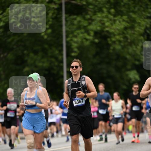 29.06.2025 - hella hamburg halbmarathon Dr. Thomas Lammeyer http://msf.ph/oto/8425637 29.06.2025 10:50:06 Kennedybrücke 1060, 1085, 1465, 1854, 2217, 2657, 2664, 2846, 2954, 2965, 3357, 3377, 3879, 3993, 4099, 4102, 4119, 4820, 5108, 5190, 5339, 5703, 5914, 6393, 6763, 6788, 6980, 7699, 7912, 7983, 8272, 8594, 9536, 10562, 11119, 11332 meine-sportfotos.de
