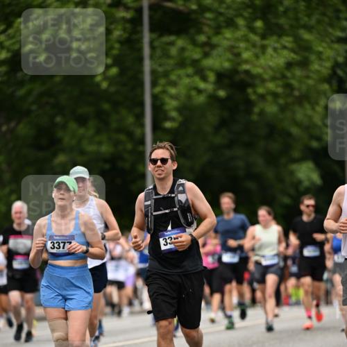 29.06.2025 - hella hamburg halbmarathon Dr. Thomas Lammeyer http://msf.ph/oto/8425645 29.06.2025 10:50:06 Kennedybrücke 1060, 1085, 1465, 1854, 2217, 2657, 2664, 2846, 2954, 2965, 3357, 3377, 3879, 3993, 4099, 4102, 4119, 4820, 5108, 5190, 5339, 5703, 5914, 6393, 6763, 6788, 6980, 7699, 7912, 7983, 8272, 8594, 9536, 10562, 11119, 11332 meine-sportfotos.de