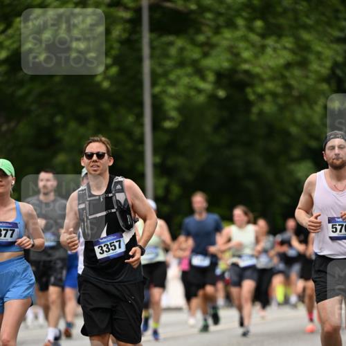 29.06.2025 - hella hamburg halbmarathon Dr. Thomas Lammeyer http://msf.ph/oto/8425669 29.06.2025 10:50:07 Kennedybrücke 1060, 1085, 1465, 1854, 2217, 2657, 2664, 2846, 2954, 2965, 3357, 3377, 3879, 3993, 4099, 4102, 4119, 4820, 5108, 5190, 5339, 5703, 5914, 6393, 6763, 6788, 6980, 7699, 7983, 8272, 8594, 9536, 10562, 11119, 11332 meine-sportfotos.de