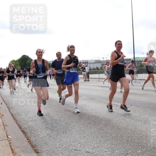 29.06.2025 - hella hamburg halbmarathon Lena Gebhardt http://msf.ph/oto/8425678 29.06.2025 10:19:19 Lombardsbrücke 5080, 16142, 3761, 65427, 5780, 16631, 19193, 2311, 1145, 1332, 1349, 1534, 1708, 1718, 1755, 2017, 2096, 2311, 2589, 2795, 2802, 2812, 2895, 2993, 2995, 3026, 3105, 3118, 3446, 3631, 4718, 4722, 4845, 4979, 5034, 5035, 5080, 5098, 5123, 5178, 5323, 5429, 5449, 5849, 6194, 6249, 6413, 6444, 6477, 6482, 6542, 6736, 6939, 7143, 7252, 8537, 8575, 8761, 8778, 8780, 9252, 9270, 9272, 9549, 9652, 9756, 9757, 9856, 10037, 10039, 10124, 10129, 10467, 10540, 10816 meine-sportfotos.de