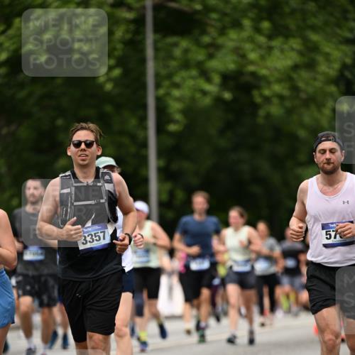 29.06.2025 - hella hamburg halbmarathon Dr. Thomas Lammeyer http://msf.ph/oto/8425681 29.06.2025 10:50:07 Kennedybrücke 1060, 1085, 1465, 1854, 2217, 2657, 2664, 2846, 2954, 2965, 3357, 3377, 3879, 3993, 4099, 4102, 4119, 4820, 5108, 5190, 5339, 5703, 5914, 6393, 6763, 6788, 6980, 7699, 7983, 8272, 8594, 9536, 10562, 11119, 11332 meine-sportfotos.de
