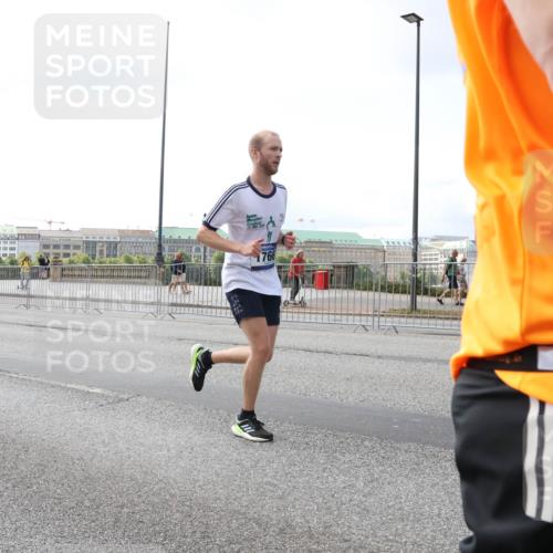 29.06.2025 - hella hamburg halbmarathon Lena Gebhardt http://msf.ph/oto/8425689 29.06.2025 10:06:29 Lombardsbrücke 10214, 766, 17, 1245, 1766, 3062, 4542, 4666, 4868, 5431, 5807, 5951, 6314, 6664, 7138, 8051, 8290, 8316, 9361, 9560, 10214, 10297, 10736, 10781, 10886, 12371, 13042, 13054, 13475, 13481, 13863, 14369, 14607, 14987, 15113, 15145, 15229, 15377, 15462, 15537, 15772, 15858, 16692, 16933, 17059, 17239, 17746, 18042, 18381, 18575, 18577, 18652, 18768, 18828, 18910, 18913, 18966 meine-sportfotos.de