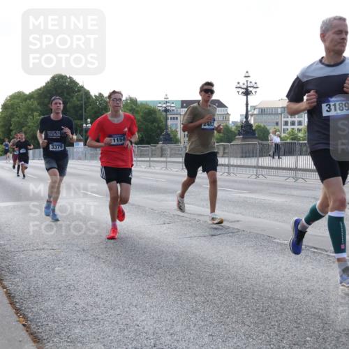 29.06.2025 - hella hamburg halbmarathon Lena Gebhardt http://msf.ph/oto/8425694 29.06.2025 09:43:49 Lombardsbrücke 13343, 3379, 1150, 2483, 3189, 1271, 1953, 2075, 2180, 2203, 2483, 3189, 3379, 5308, 6090, 7380, 8318, 8376, 9804, 10222, 10351, 11150, 13383, 13606, 13941, 15023, 15136, 17040, 17893, 18763, 18832 meine-sportfotos.de