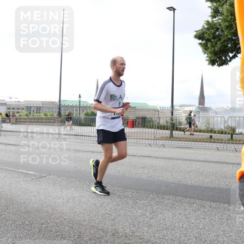 29.06.2025 - hella hamburg halbmarathon Lena Gebhardt http://msf.ph/oto/8425726 29.06.2025 10:06:29 Lombardsbrücke 1245, 1766, 3062, 4542, 4666, 4868, 5431, 5807, 5951, 6314, 6664, 7138, 8051, 8290, 8316, 9361, 9560, 10214, 10297, 10736, 10781, 10886, 12371, 13042, 13054, 13475, 13481, 13863, 14369, 14607, 14987, 15113, 15145, 15229, 15377, 15462, 15537, 15772, 15858, 16692, 16933, 17059, 17239, 17746, 18042, 18381, 18575, 18577, 18652, 18768, 18828, 18910, 18913, 18966 meine-sportfotos.de