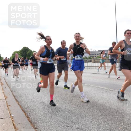 29.06.2025 - hella hamburg halbmarathon Lena Gebhardt http://msf.ph/oto/8425737 29.06.2025 10:19:20 Lombardsbrücke 15780, 6542, 663, 16142, 5080, 1145, 1332, 1349, 1534, 1708, 1718, 1755, 2017, 2096, 2311, 2589, 2795, 2802, 2812, 2895, 2993, 2995, 3026, 3105, 3118, 3446, 3631, 4718, 4722, 4845, 4979, 5034, 5035, 5080, 5098, 5123, 5178, 5323, 5429, 5449, 5849, 6194, 6249, 6413, 6444, 6477, 6482, 6542, 6736, 6939, 7143, 7252, 8537, 8575, 8761, 8778, 8780, 9252, 9270, 9272, 9652, 9756, 9757, 9856, 10037, 10039, 10124, 10129, 10540, 10816 meine-sportfotos.de