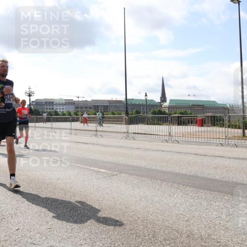 29.06.2025 - hella hamburg halbmarathon Lena Gebhardt http://msf.ph/oto/8425751 29.06.2025 09:52:34 Lombardsbrücke 14703, 79, 1057, 1070, 1139, 1163, 1169, 1176, 1220, 1415, 1468, 1512, 1604, 1613, 1631, 1763, 1782, 2189, 2233, 3109, 3124, 3305, 3618, 3852, 4080, 4277, 4497, 4565, 4691, 4871, 4915, 4933, 5007, 5011, 5336, 5477, 5690, 6373, 6550, 6711, 7067, 7191, 7325, 7432, 7451, 7599, 7710, 7843, 7865, 7961, 8564, 8852, 9348, 9444, 9547, 9659, 10493, 10741, 10796, 11062, 11495, 11679, 11779, 11821, 12046, 12772, 13403, 13614, 13728, 14257 meine-sportfotos.de