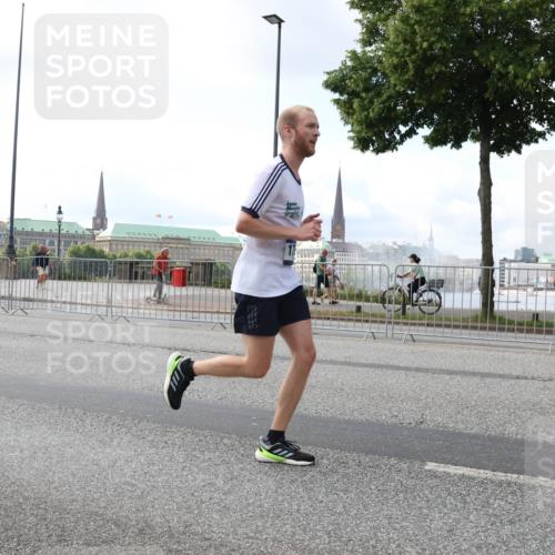 29.06.2025 - hella hamburg halbmarathon Lena Gebhardt http://msf.ph/oto/8425758 29.06.2025 10:06:29 Lombardsbrücke 1245, 1766, 3062, 4542, 4666, 4868, 5431, 5807, 5951, 6314, 6664, 7138, 8051, 8290, 8316, 9361, 9560, 10214, 10297, 10736, 10781, 10886, 12371, 13042, 13054, 13475, 13481, 13863, 14369, 14607, 14987, 15113, 15145, 15229, 15377, 15462, 15537, 15772, 15858, 16692, 16933, 17059, 17239, 17746, 18042, 18381, 18575, 18577, 18652, 18768, 18828, 18910, 18913, 18966 meine-sportfotos.de