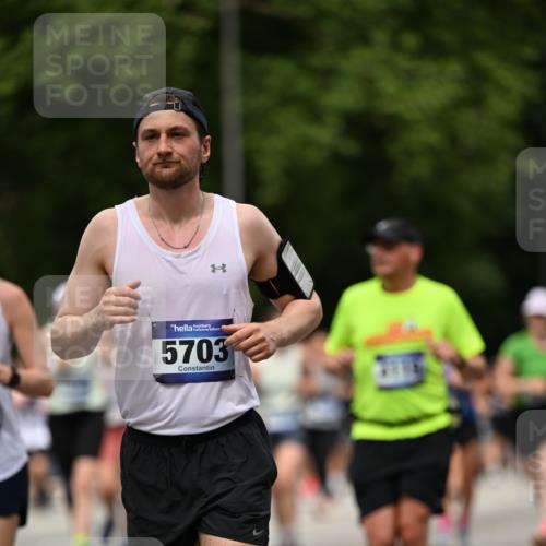 29.06.2025 - hella hamburg halbmarathon Dr. Thomas Lammeyer http://msf.ph/oto/8425783 29.06.2025 10:50:10 Kennedybrücke 1060, 1085, 1465, 1854, 2217, 2657, 2664, 2846, 2954, 2965, 3357, 3377, 3879, 3993, 4099, 4102, 4119, 4820, 5108, 5190, 5339, 5703, 5914, 6393, 6763, 6788, 6980, 7530, 7699, 7983, 8272, 8594, 9536, 11119, 11332, 11393 meine-sportfotos.de