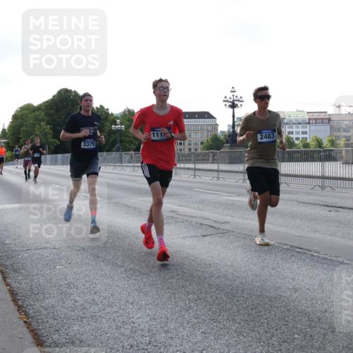 29.06.2025 - hella hamburg halbmarathon Lena Gebhardt http://msf.ph/oto/8425786 29.06.2025 09:43:50 Lombardsbrücke 111, 3379, 2483, 1953, 2075, 2180, 2203, 2483, 3189, 3379, 5308, 6090, 7380, 8318, 8376, 9804, 10222, 10351, 11150, 13383, 13606, 13941, 15023, 15136, 17040, 17893, 18763, 18832 meine-sportfotos.de