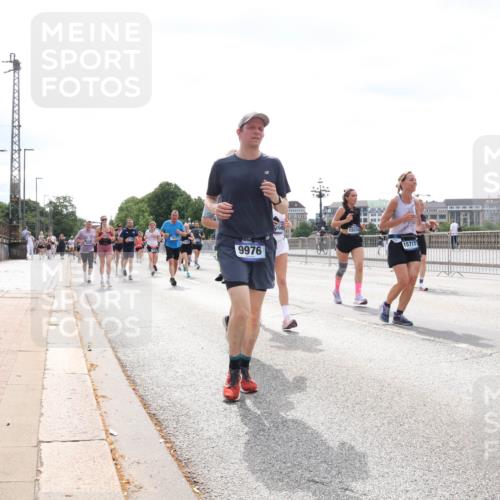29.06.2025 - hella hamburg halbmarathon Lena Gebhardt http://msf.ph/oto/8425798 29.06.2025 10:43:25 Lombardsbrücke 9976, 15514, 15717, 1550, 1023, 1149, 1155, 1310, 1400, 1467, 1788, 1816, 1878, 2103, 2158, 2267, 2361, 2971, 3074, 3238, 3329, 3390, 3518, 3638, 3764, 4056, 4177, 4302, 4367, 4680, 4866, 5067, 5214, 5268, 5370, 5610, 5720, 5755, 5967, 6012, 6096, 6226, 6440, 6931, 6971, 6973, 7043, 7197, 7205, 7206, 7461, 7504, 7872, 7926, 8000, 8135, 8184, 8233, 8408, 8435, 8504, 8795, 8991, 9072, 9304, 9639, 9641, 9644, 9831, 9976, 10083, 10180, 10200, 10202, 13049 meine-sportfotos.de