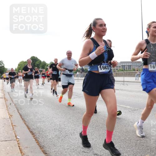 29.06.2025 - hella hamburg halbmarathon Lena Gebhardt http://msf.ph/oto/8425806 29.06.2025 10:19:20 Lombardsbrücke 6542, 15780, 9252, 1663, 16142, 1800, 1145, 1332, 1349, 1534, 1708, 1718, 1755, 2017, 2096, 2311, 2589, 2795, 2802, 2812, 2895, 2993, 2995, 3026, 3105, 3118, 3446, 3631, 4718, 4722, 4845, 4979, 5034, 5035, 5080, 5098, 5123, 5178, 5323, 5429, 5449, 5849, 6194, 6249, 6413, 6444, 6477, 6482, 6542, 6736, 6939, 7143, 7252, 8537, 8575, 8761, 8778, 8780, 9252, 9270, 9272, 9652, 9756, 9757, 9856, 10037, 10039, 10124, 10129, 10540, 10816 meine-sportfotos.de