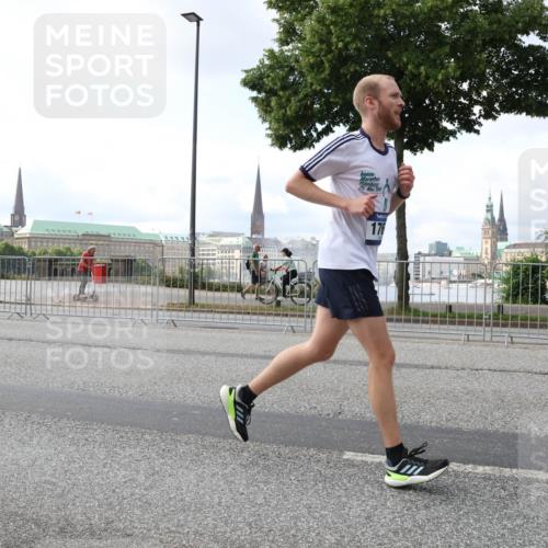 29.06.2025 - hella hamburg halbmarathon Lena Gebhardt http://msf.ph/oto/8425813 29.06.2025 10:06:29 Lombardsbrücke 5, 176, 1245, 1766, 3062, 4542, 4666, 4868, 5431, 5807, 5951, 6314, 6664, 7138, 8051, 8290, 8316, 9361, 9560, 10214, 10297, 10736, 10781, 10886, 12371, 13042, 13054, 13475, 13481, 13863, 14369, 14607, 14987, 15113, 15145, 15229, 15377, 15462, 15537, 15772, 15858, 16692, 16933, 17059, 17239, 17746, 18042, 18381, 18575, 18577, 18652, 18768, 18828, 18910, 18913, 18966 meine-sportfotos.de